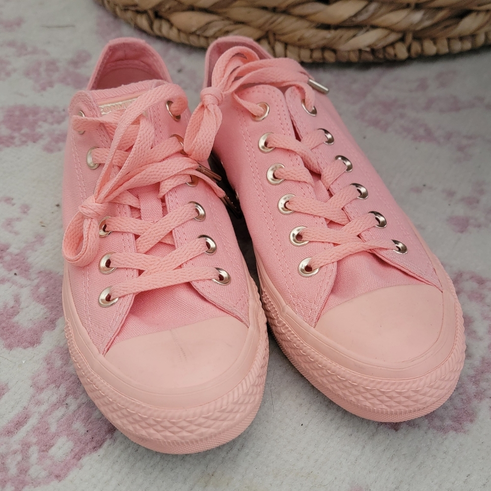 Prettiest coral Converse All-Stars